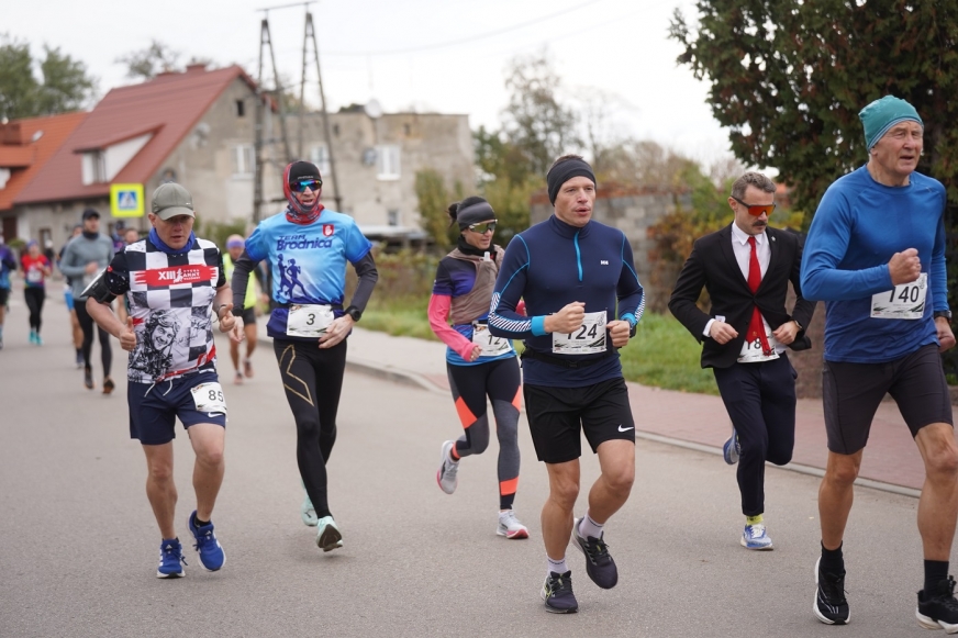 Ilustracja materiału: Oto zwycięzcy dzisiejszego 8. Półmaratonu Orła w Biskupcu. Poznaj najlepszych wśród mężczyzn i kobiet! ZOBACZ ZDJĘCIA