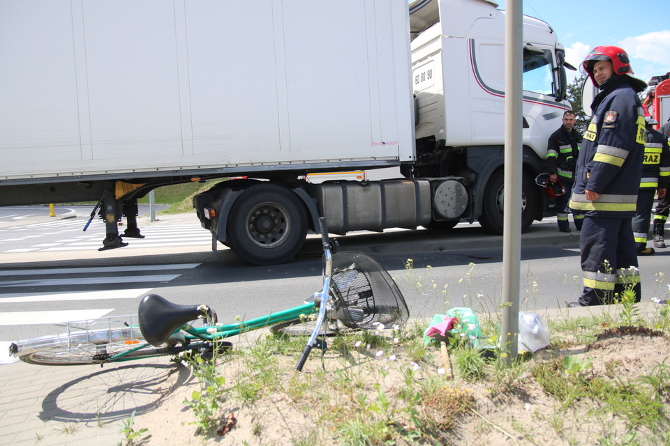 Iława. Wypadek na obwodnicy. Rowerzystka wpadła pod